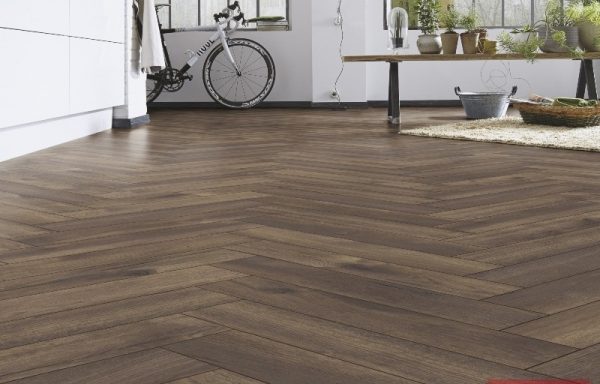 Ламиниран паркет 8 mm HERRINGBONE D 4766 ER – Calais Oak