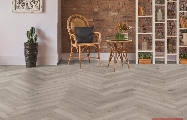 Ламиниран паркет 8 mm HERRINGBONE D 3773 ER – Silber Oak